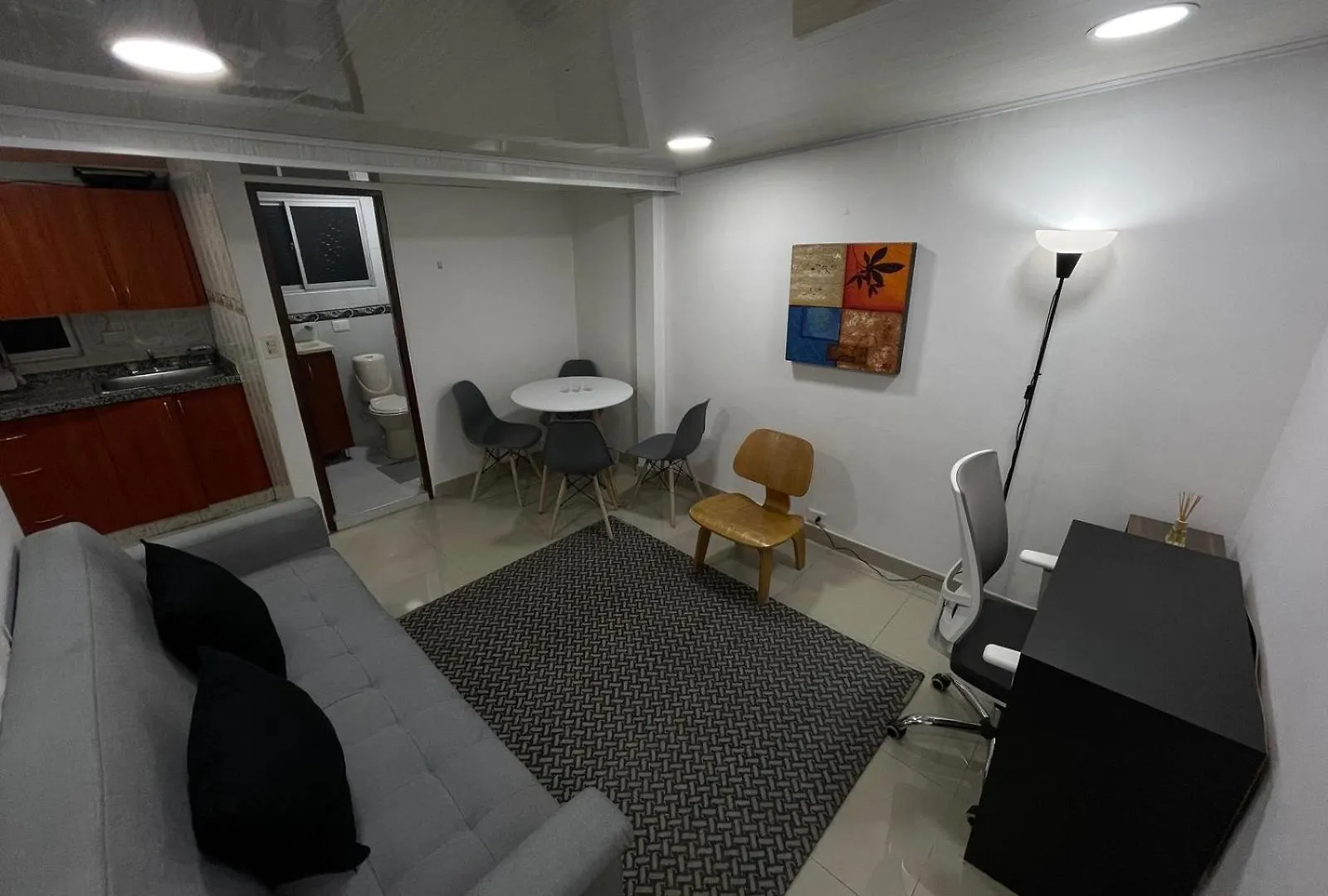 Aparta Estudio Cerca Al Aeropuerto 보고타